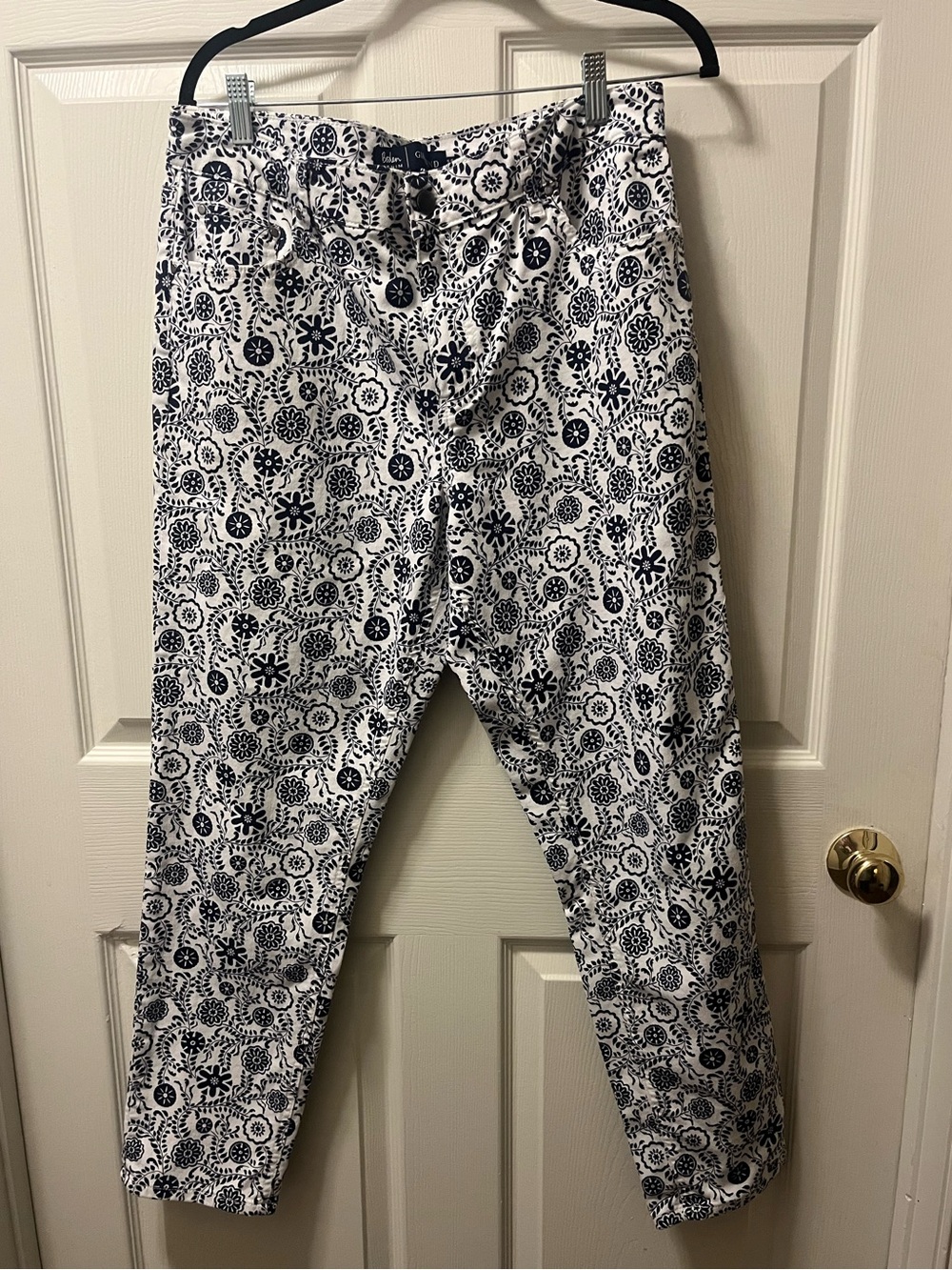 Boden Girlfriend Jean in Ivory Opulent Garden Pattern Mid Rise comfort. Size 12